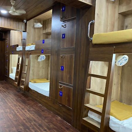 City Stay Deluxe Ac Dormitory มัดกอน ภายนอก รูปภาพ