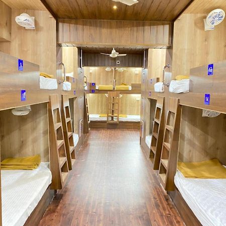 City Stay Deluxe Ac Dormitory มัดกอน ภายนอก รูปภาพ