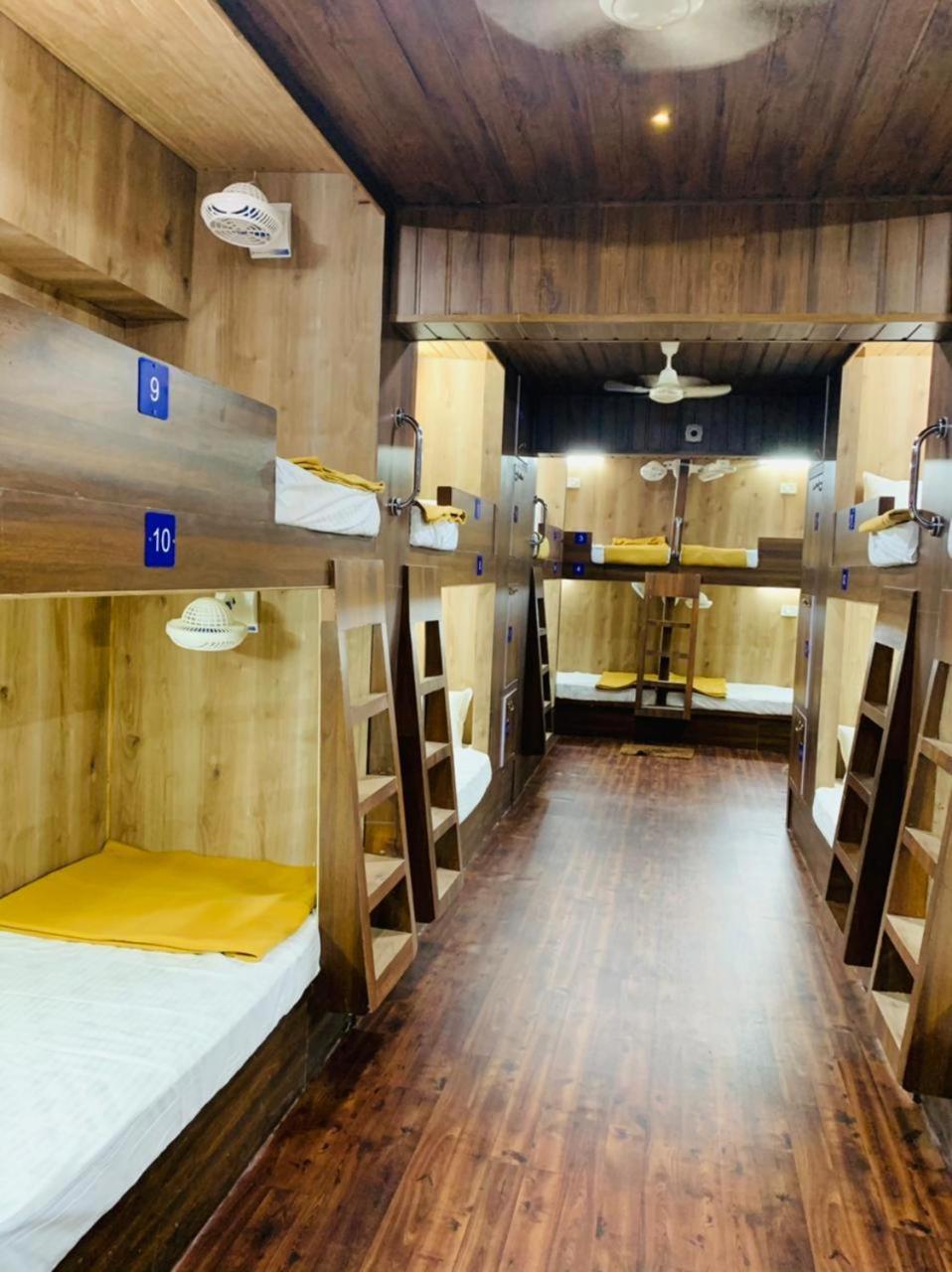 City Stay Deluxe Ac Dormitory มัดกอน ภายนอก รูปภาพ