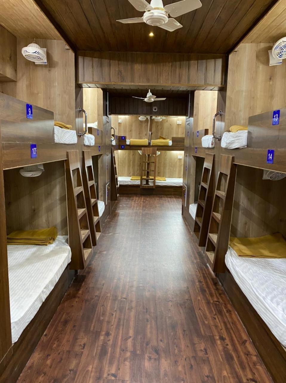 City Stay Deluxe Ac Dormitory มัดกอน ภายนอก รูปภาพ