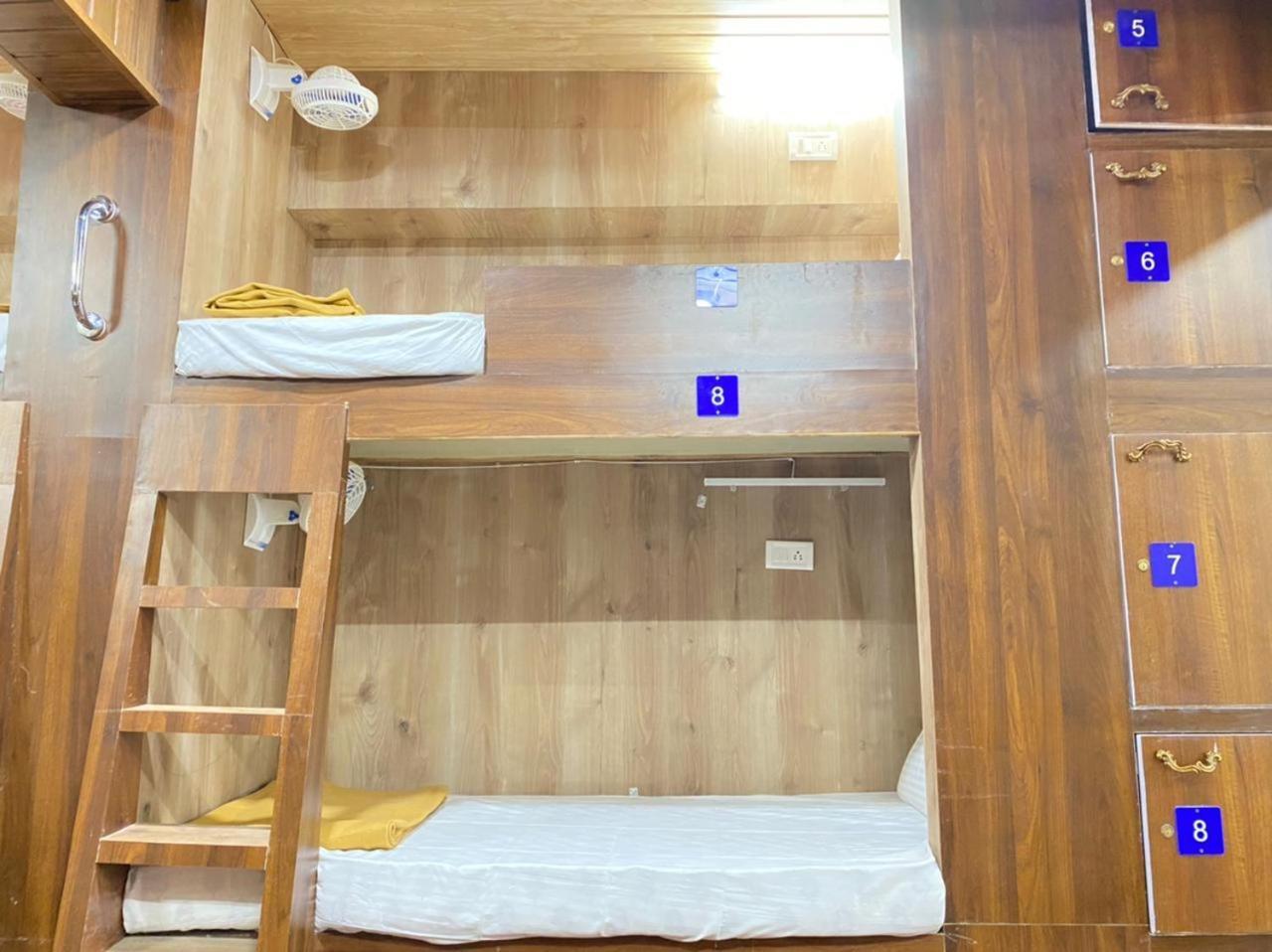 City Stay Deluxe Ac Dormitory มัดกอน ภายนอก รูปภาพ